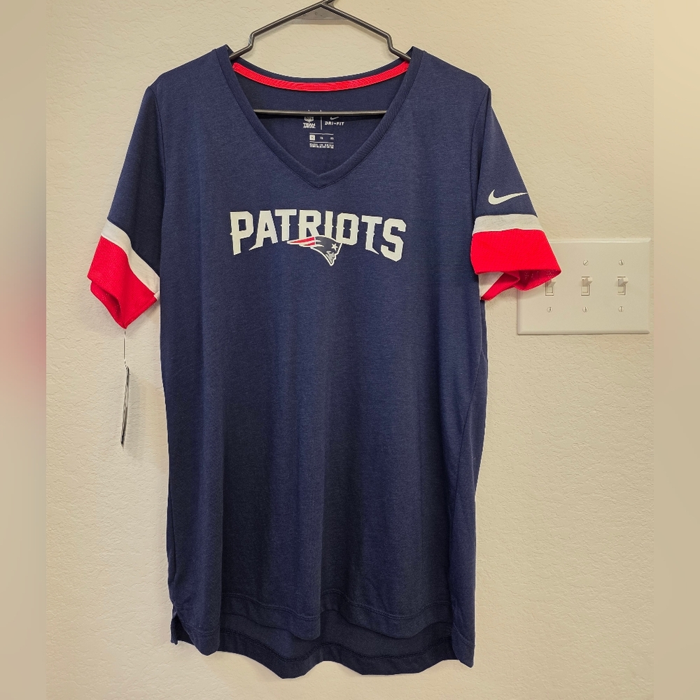 Nike New England Patriots V-neck Dri-FIT T Shirt- XL